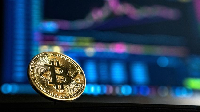 koreksi-pasar-kripto-arus-keluar-etf-bitcoin-capai-rp-109-triliun-dalam-sehari